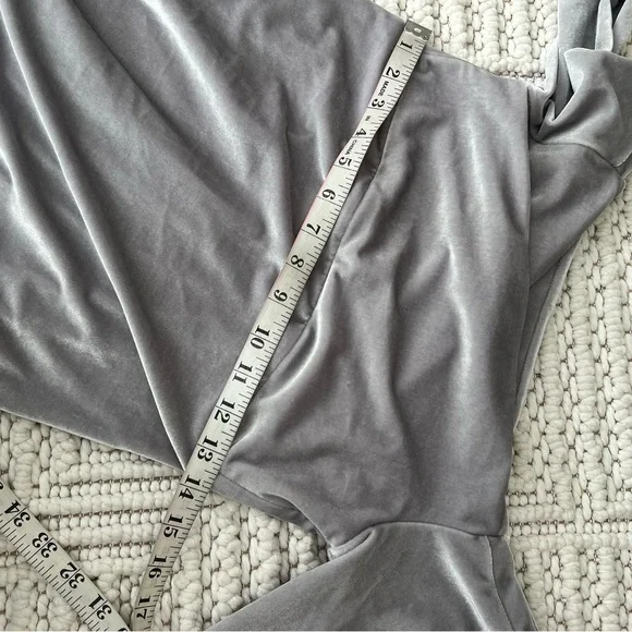 Elegant Gray Velvet Women's Photoshoot Dress - Picture 9 of 16